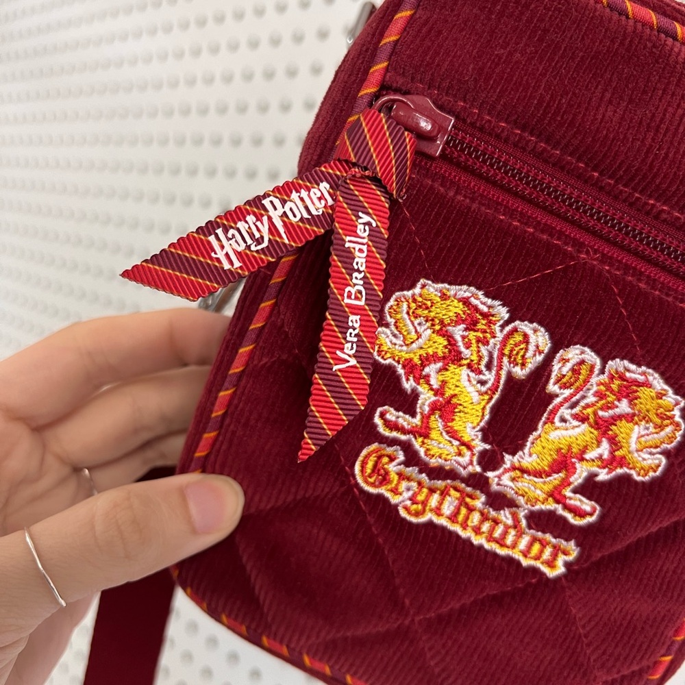 Harry Potter x Vera Bradley *LIMITED EDITION* Gryffindor Crossbody Purse - Picture 3 of 6
